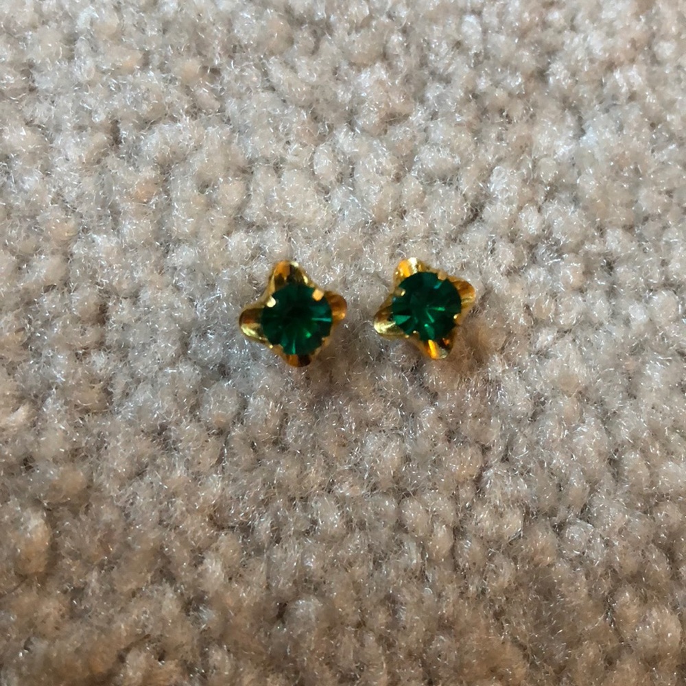 GREEN GEM GOLD STUDS ✨